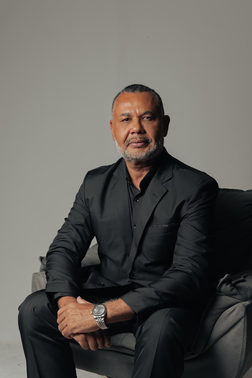 Ade Rodrigues, fundador do Mentor OAB, advogado e mentor de carreira jurídica